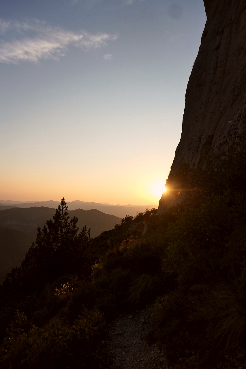 Kliknut�m zav�ete okno.