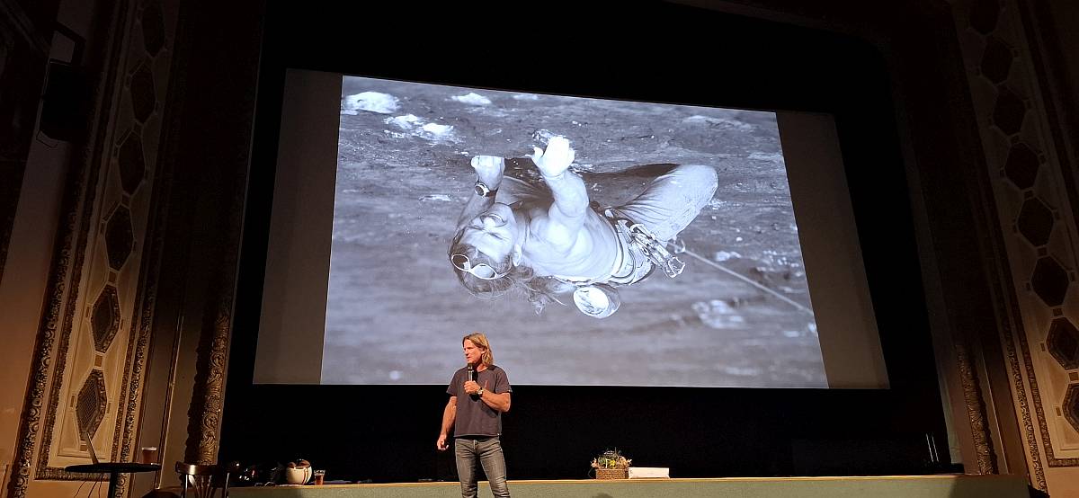 Kliknut�m zav�ete okno.